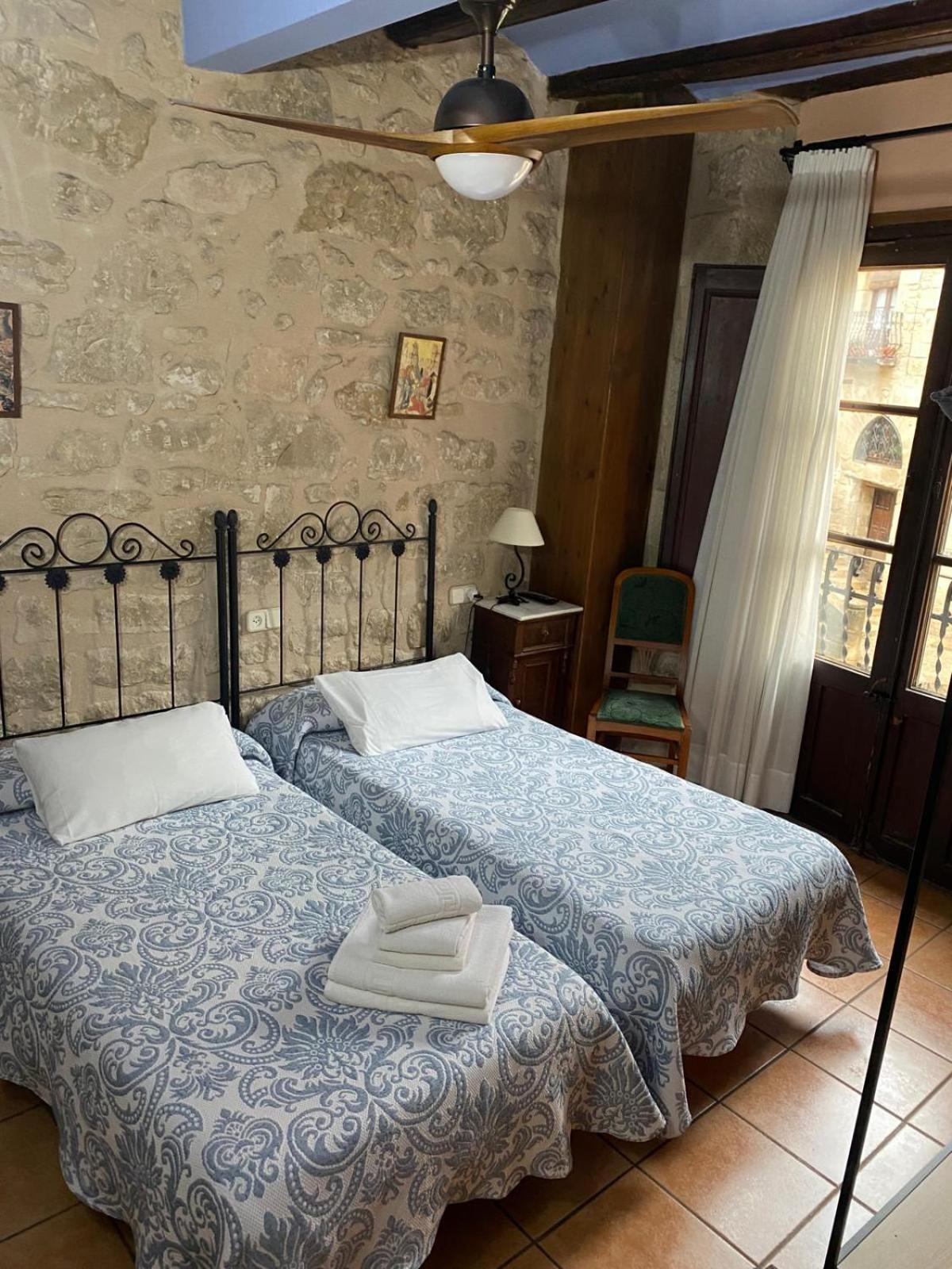 Fonda La Plaza Hotel Valderrobres Kültér fotó