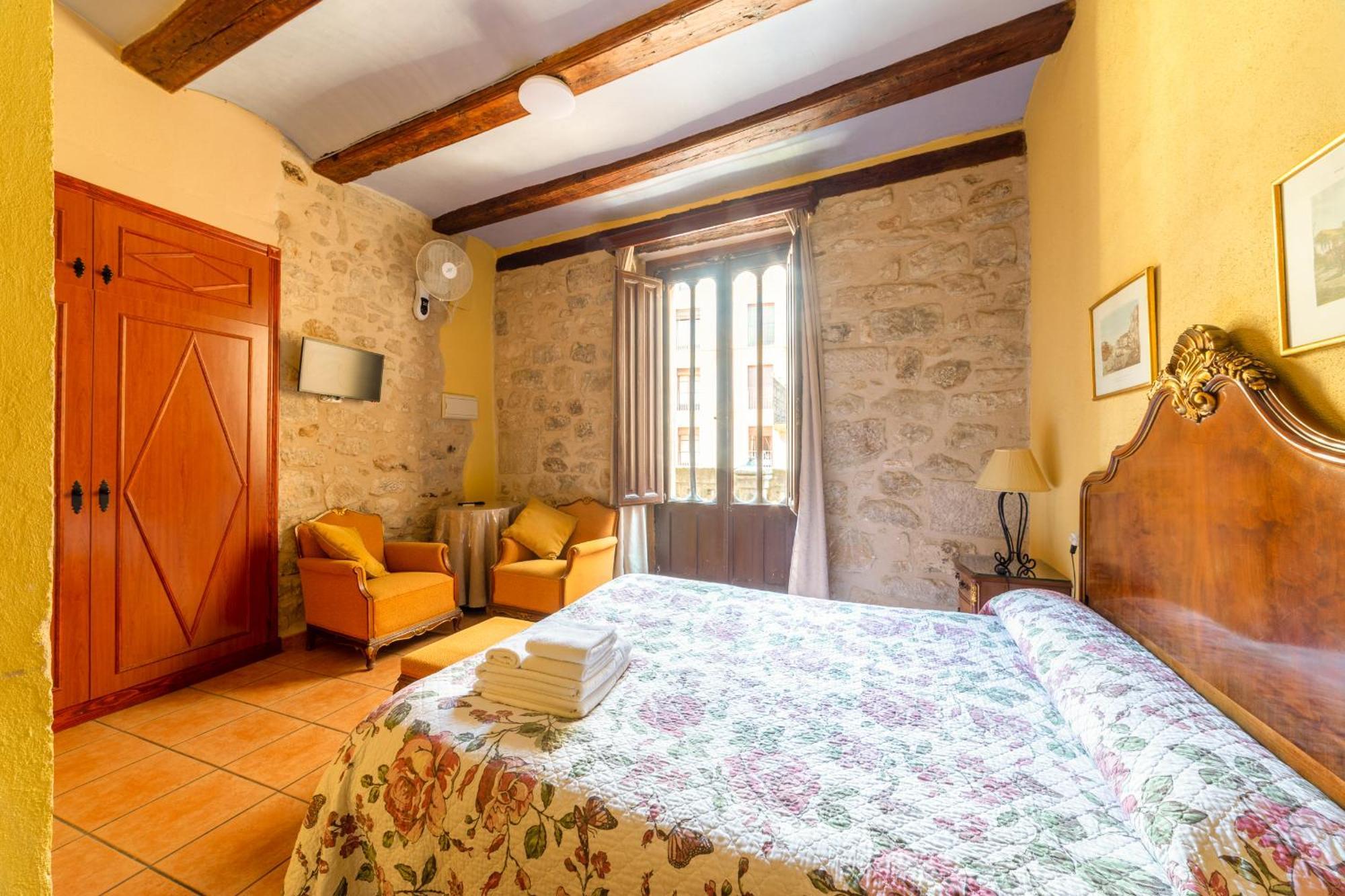 Fonda La Plaza Hotel Valderrobres Kültér fotó
