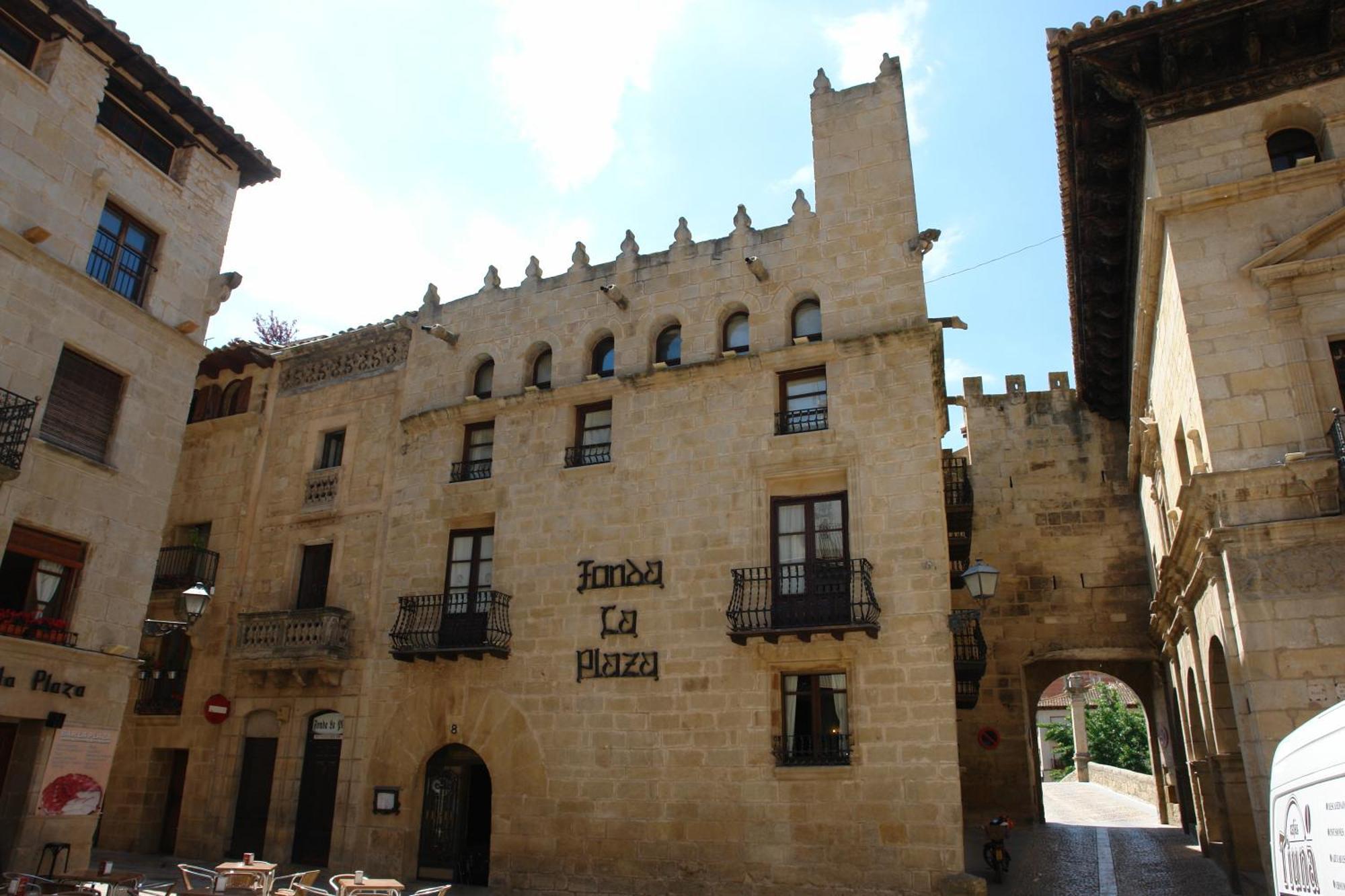 Fonda La Plaza Hotel Valderrobres Kültér fotó