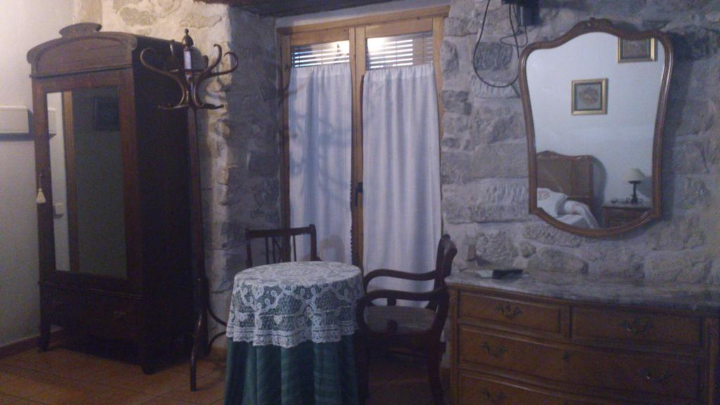 Fonda La Plaza Hotel Valderrobres Szoba fotó